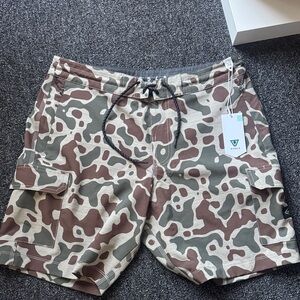 VISSLA Men's Camouflage Cargo boardie